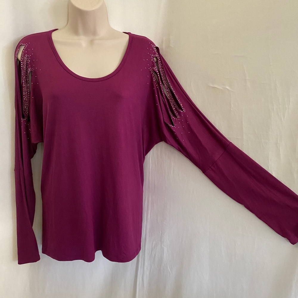 Vocal beautiful Magenta laser cut sleeves top trimmed with bling
